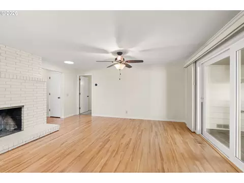 Living - 394 Cherry Dr, Eugene, OR 97401 photo 2 of 6