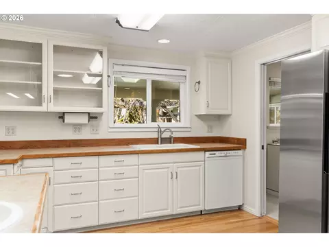 Kitchen - 394 Cherry Dr, Eugene, OR 97401 photo 3 of 3