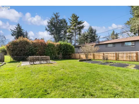 Exterior - 394 Cherry Dr, Eugene, OR 97401 photo 8 of 10