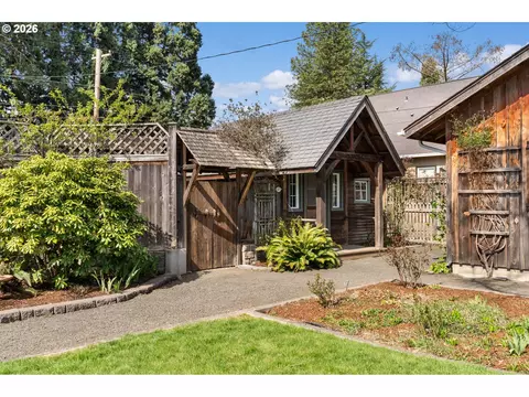 Exterior - 394 Cherry Dr, Eugene, OR 97401 photo 5 of 10