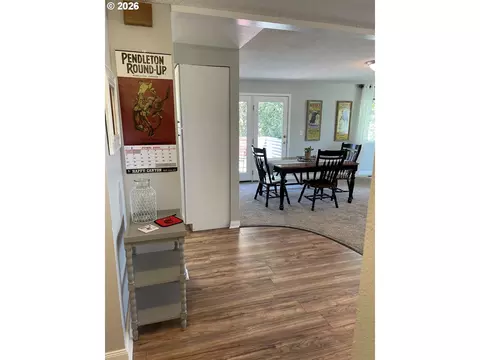 Entry Way - 704 NW 4th St, Pendleton, OR 97801 photo 1 of 1
