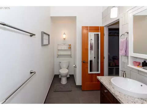 Bath - 1496 S 57th St, Springfield, OR 97478 photo 1 of 3
