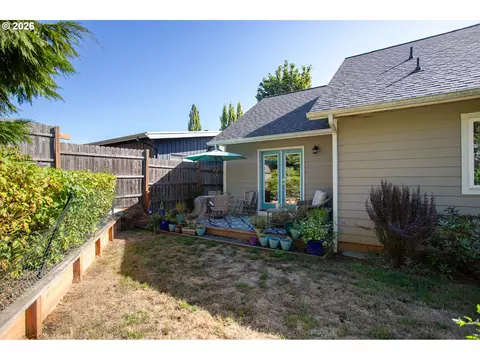 Exterior - 1496 S 57th St, Springfield, OR 97478 photo 5 of 8