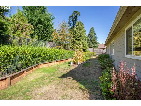 Exterior - 1496 S 57th St, Springfield, OR 97478 photo 7 of 8