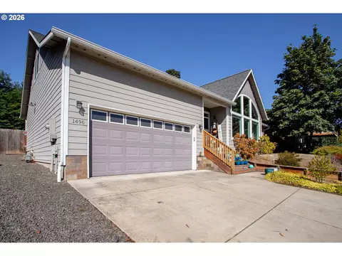 Exterior - 1496 S 57th St, Springfield, OR 97478 photo 3 of 8