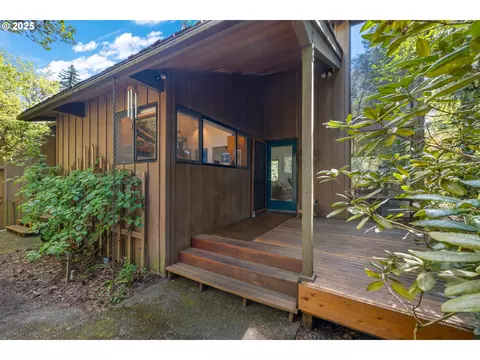 3820 SW Scholls Ferry Rd, Portland, OR 97221
