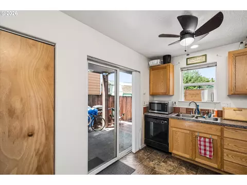 4860 A St, Springfield, OR 97478 photo 10