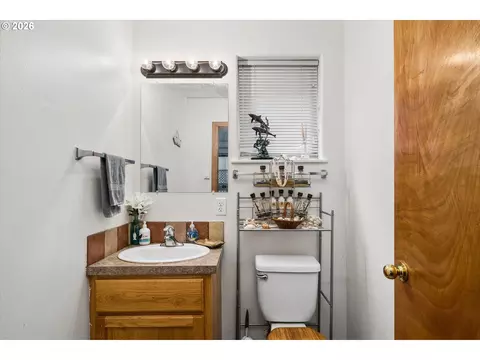 4860 A St, Springfield, OR 97478 photo 11