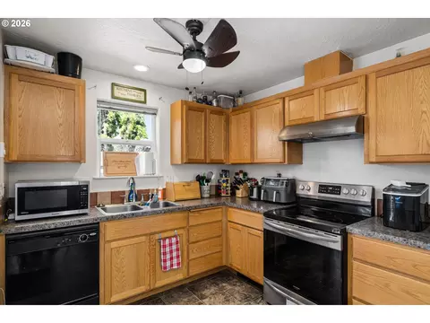 4860 A St, Springfield, OR 97478 photo 9