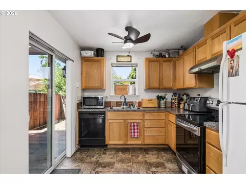 4860 A St, Springfield, OR 97478 photo 8