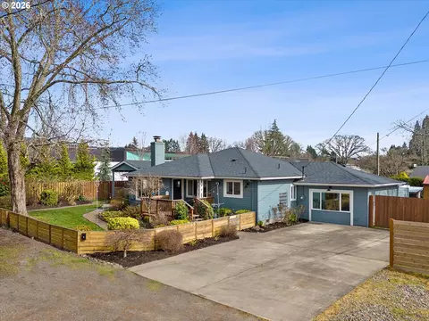 900 N Williams St, Newberg, OR 97132