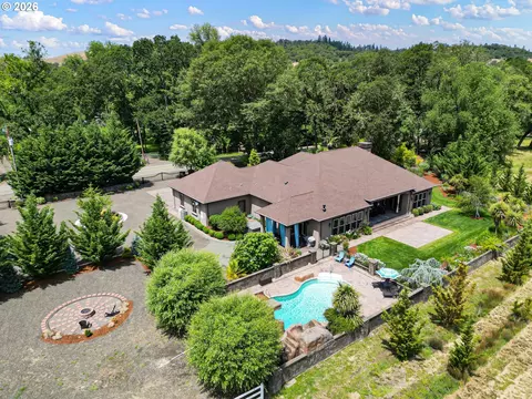 1025 Echo Dr, Roseburg, OR 97470