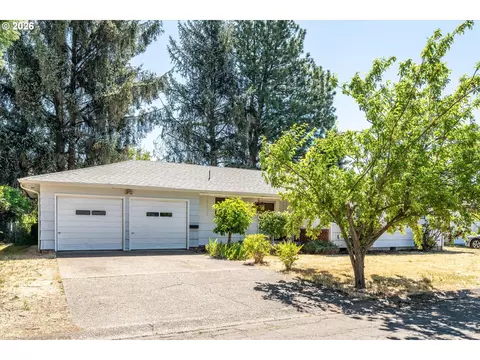 1061 Waite St, Eugene, OR 97402 photo 2
