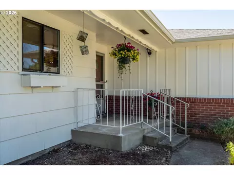 1061 Waite St, Eugene, OR 97402 photo 4