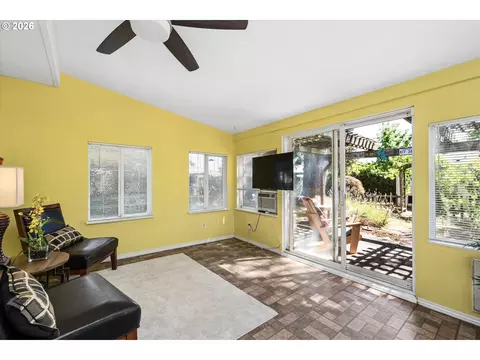 1061 Waite St, Eugene, OR 97402 photo 16