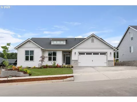 765 Riley Dr, Silverton, OR 97381