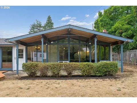 616 SE 175th Pl, Portland, OR 97233