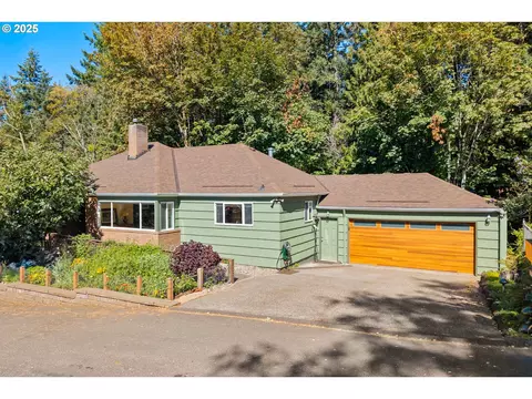 2245 SW Martha St, Portland, OR 97239