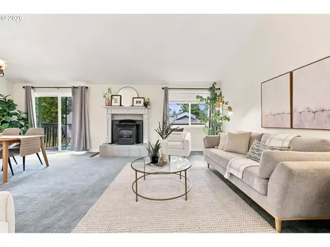Living - 340 Patricia Dr, Gladstone, OR 97027 photo 1 of 4