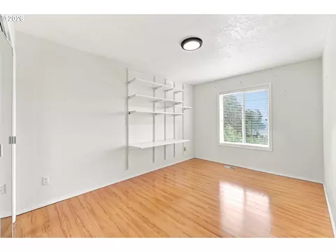 Bedroom - 340 Patricia Dr, Gladstone, OR 97027 photo 2 of 3