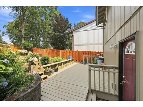 Exterior - 340 Patricia Dr, Gladstone, OR 97027 photo 7 of 11
