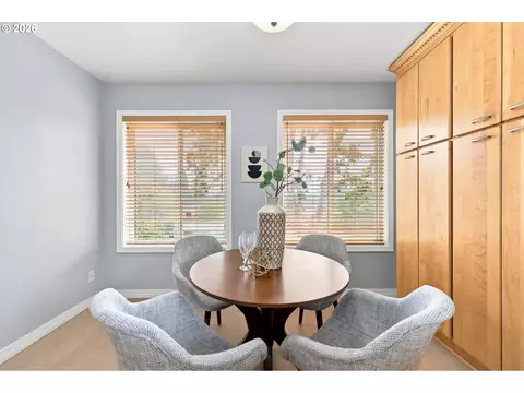 Dining - 340 Patricia Dr, Gladstone, OR 97027 photo 2 of 2