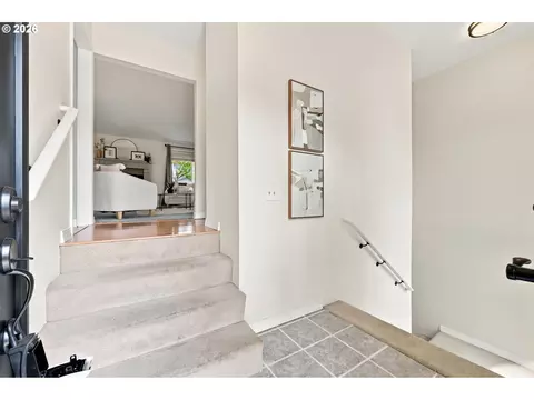 Entry Way - 340 Patricia Dr, Gladstone, OR 97027 photo 2 of 3