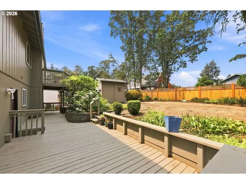 Exterior - 340 Patricia Dr, Gladstone, OR 97027 photo 5 of 11