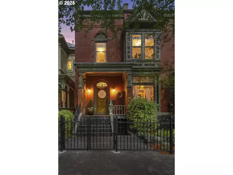 1719 NW Irving St, Portland, OR 97209