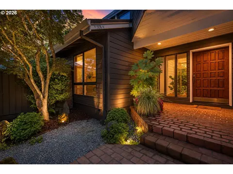 4393 Sundew Ct, Lake Oswego, OR 97035