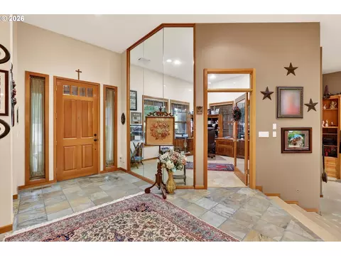 Entry Way - 284 SE 41st Ct, Gresham, OR 97080 photo 4 of 4