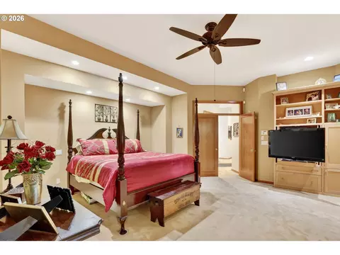 Bedroom - 284 SE 41st Ct, Gresham, OR 97080 photo 1 of 8
