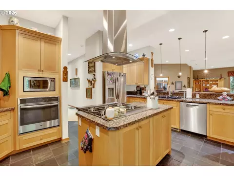 Kitchen - 284 SE 41st Ct, Gresham, OR 97080 photo 1 of 6