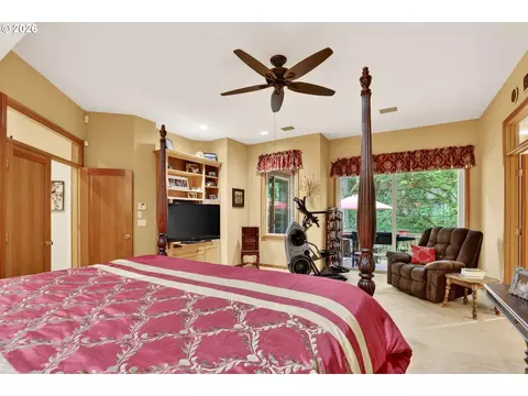 Bedroom - 284 SE 41st Ct, Gresham, OR 97080 photo 3 of 8