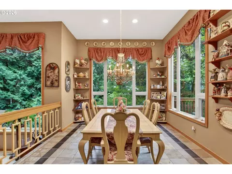 Dining - 284 SE 41st Ct, Gresham, OR 97080 photo 2 of 3