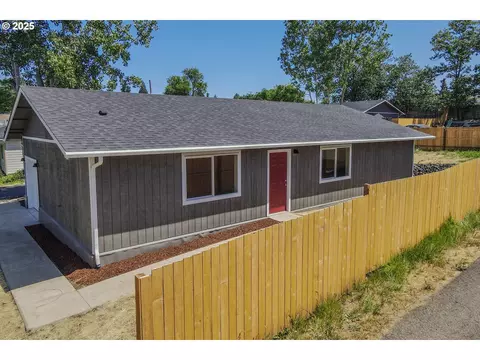 200 SE Darrell Ave, Winston, OR 97496