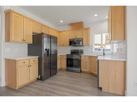 Kitchen - 601 St Charles St, Eugene, OR 97402 photo 1 of 4