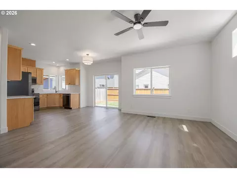 Living - 601 St Charles St, Eugene, OR 97402 photo 1 of 5