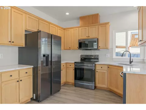 Kitchen - 601 St Charles St, Eugene, OR 97402 photo 4 of 4