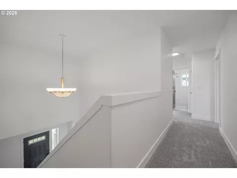 Entry Way - 601 St Charles St, Eugene, OR 97402 photo 2 of 2