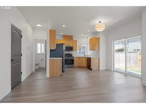 Living - 601 St Charles St, Eugene, OR 97402 photo 5 of 5