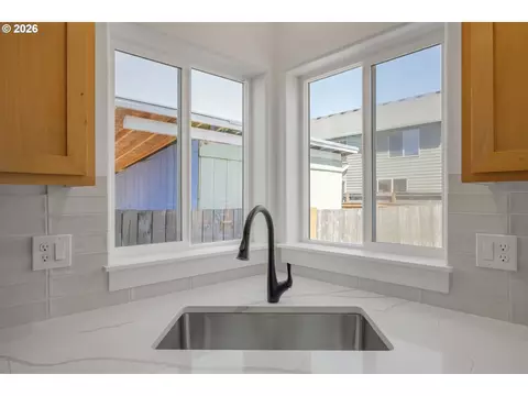 Kitchen - 601 St Charles St, Eugene, OR 97402 photo 3 of 4