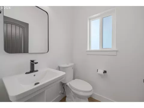 Bath - 601 St Charles St, Eugene, OR 97402 photo 1 of 5
