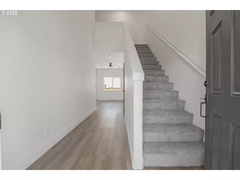 Entry Way - 601 St Charles St, Eugene, OR 97402 photo 1 of 2