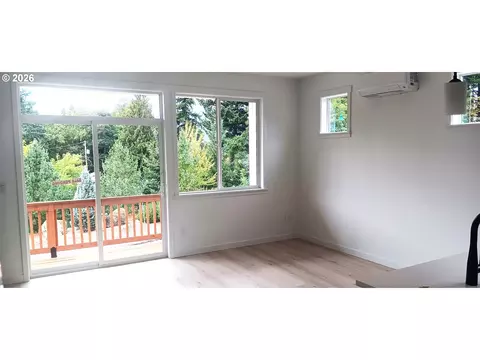 Living - 951 Spelling Pl, Cascade Locks, OR 97014 photo 1 of 1