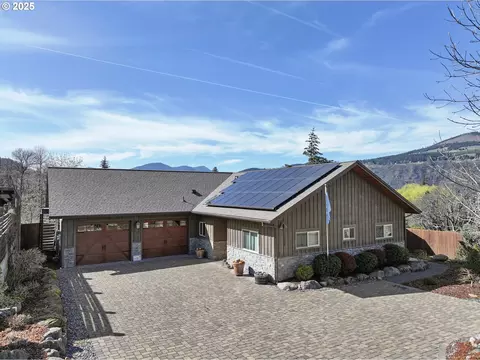 4020 Boulder Ct, Hood River, OR 97031