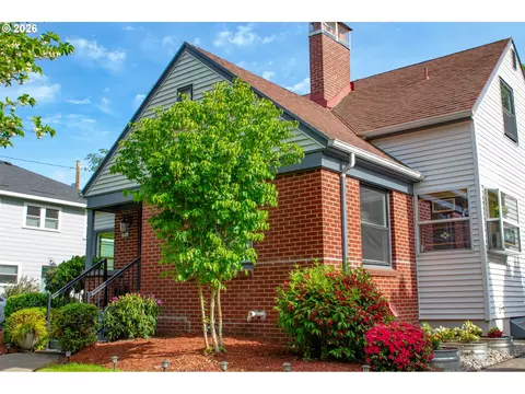 4446 NE Irving St, Portland, OR 97213