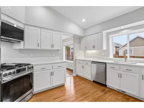 Kitchen - 2578 NW 4th St, Gresham, OR 97030 photo 2 of 4
