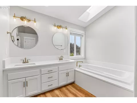 Bath - 2578 NW 4th St, Gresham, OR 97030 photo 1 of 3