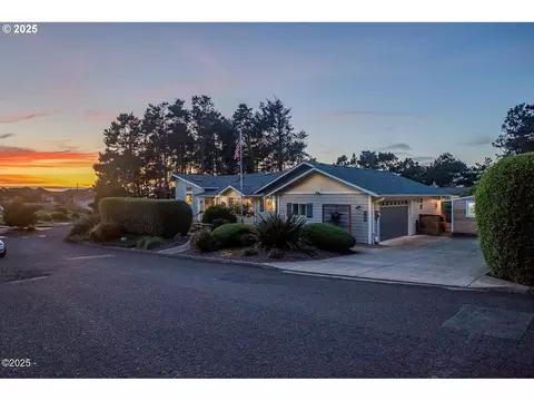 546 NW 54th St, Newport, OR 97365